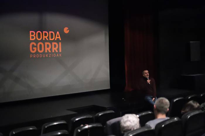 "Bi arnas" proiekzioa eskaini eta aurkezpena egin dute