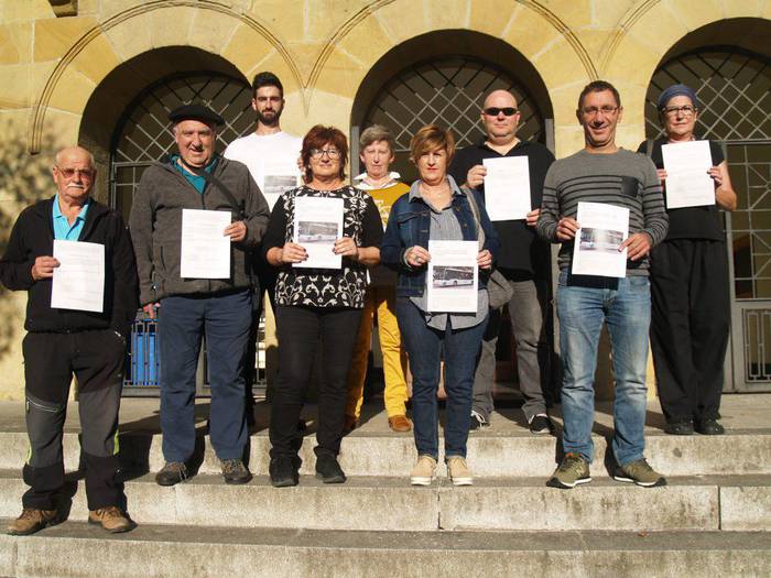 Usurbilgo Udala ere, garraio zerbitzu publikoetako murrizketen aurka