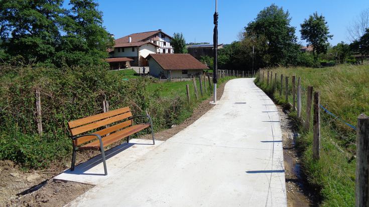 Zubietako Lertxundi-Artzabaleta bidea zabalik oinezko eta txirrindularientzat