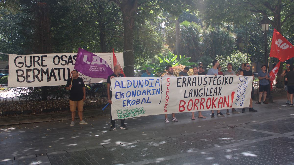Foru Aldundiaren egoitza atarira itzuli dira mobilizatzera, Zubietako erraustegiko langileak