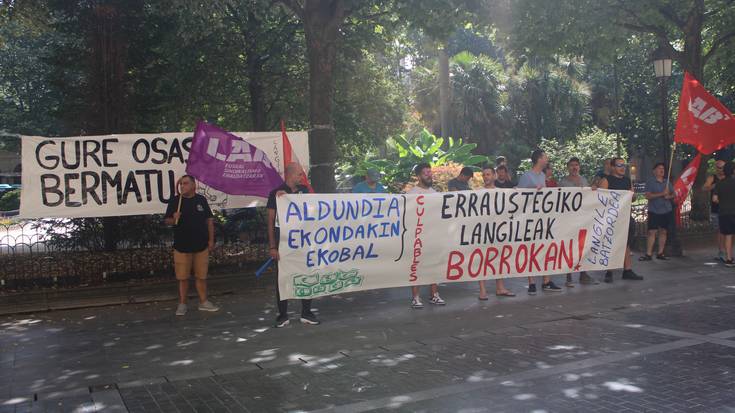 Foru Aldundiaren egoitza atarira itzuli dira mobilizatzera, Zubietako erraustegiko langileak