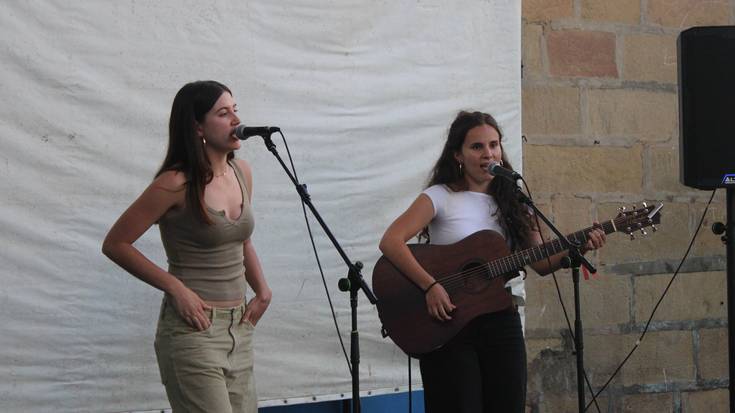 Anuk eta Elene, lau azoka egunotako lehen gonbidatuak