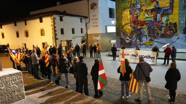 "Herritar guztion eskubideak daude jokoan"