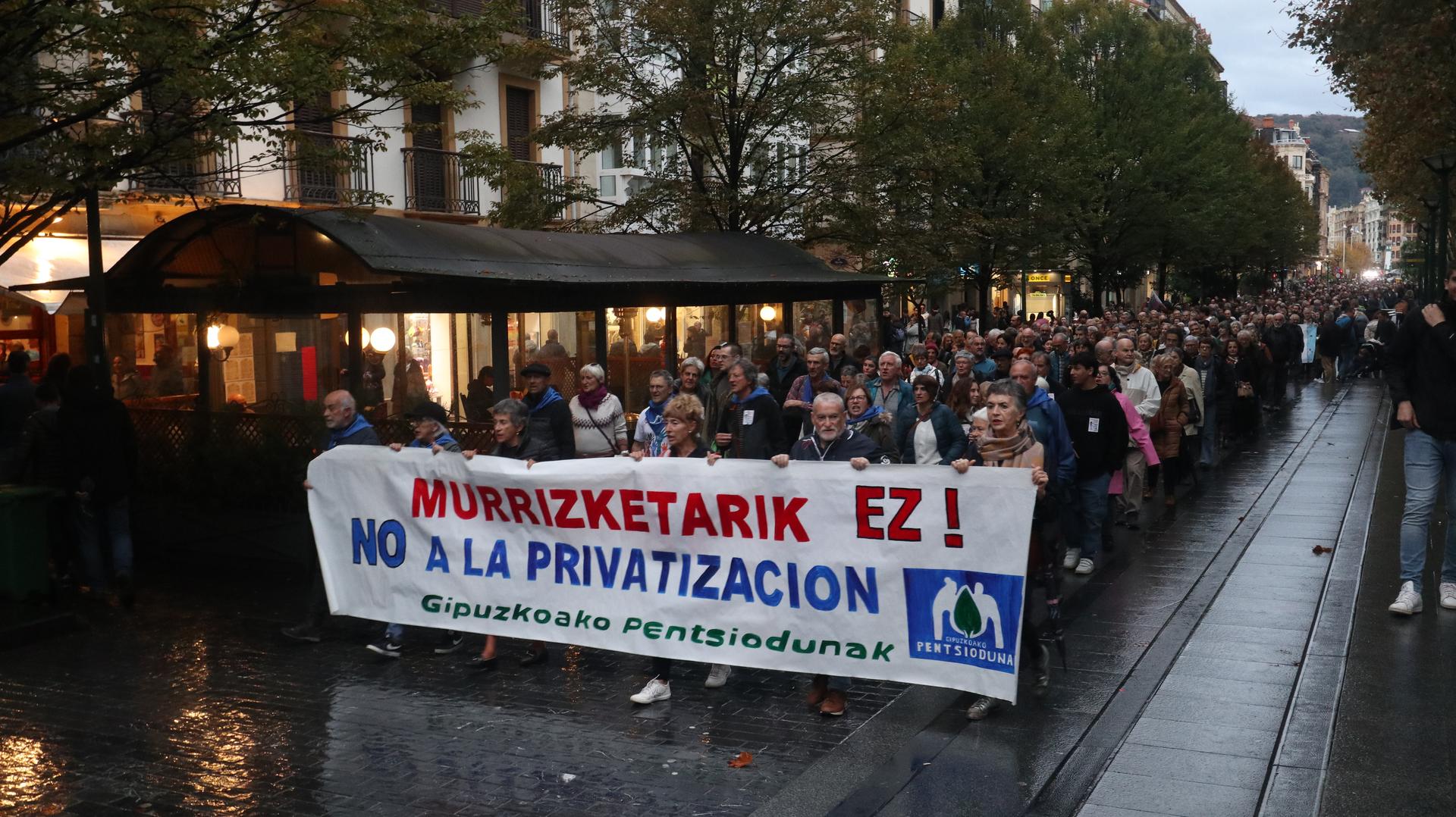 Pentsiodunen mugimenduak ere bat egin du osasun sistema publikoa babesteko manifestazioekin