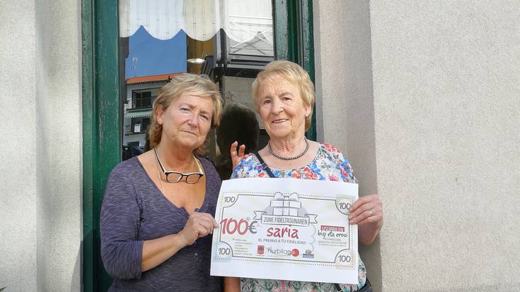 Hurbilagoren 100 euroko lehen bi sariak banatu dituzte