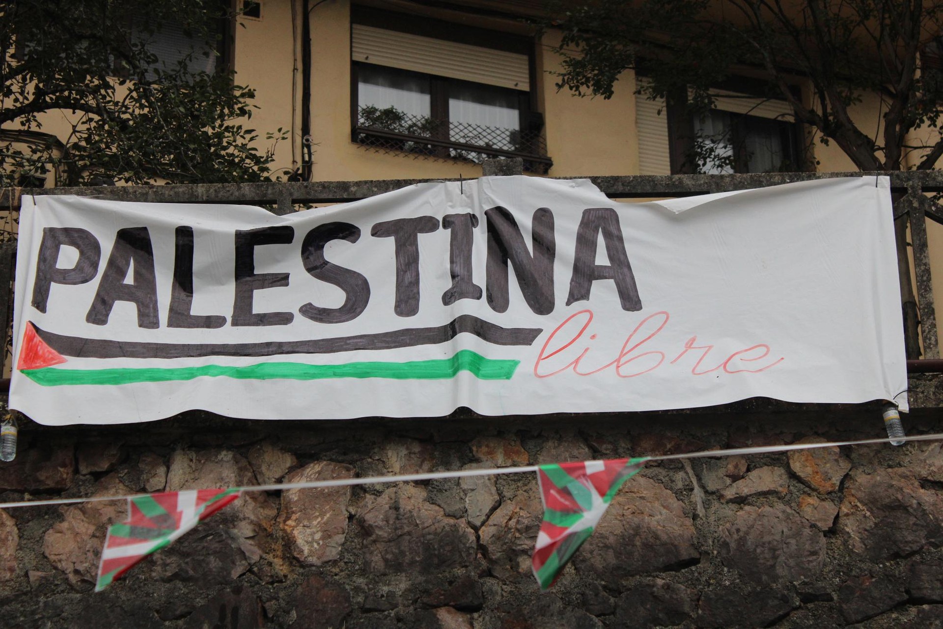 Auzoko jaietan ere Palestinaren askatasunarekin bat