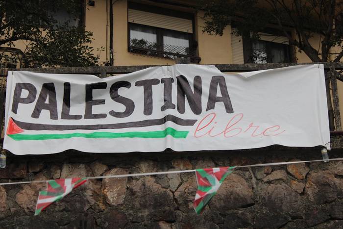 Auzoko jaietan ere Palestinaren askatasunarekin bat