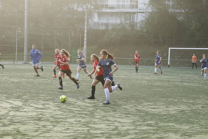 Zumba maratoia, eskubaloia, pilota eta futbola, asteburuko kirol agendan