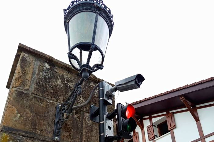 Trafikoa mugatuko den Kalezarko eremurako baimenak eskatzeko aukera gaurtik