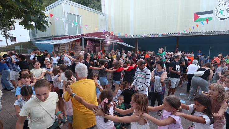 Xaiborrek jarri du dantzan Santuenea, festen asteburuaren amaieran