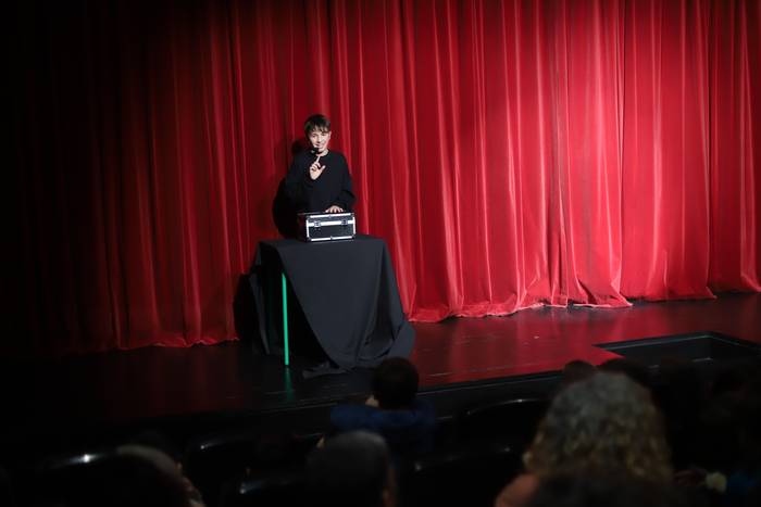 "Sasi guztien gainetik... Gala magikoa"