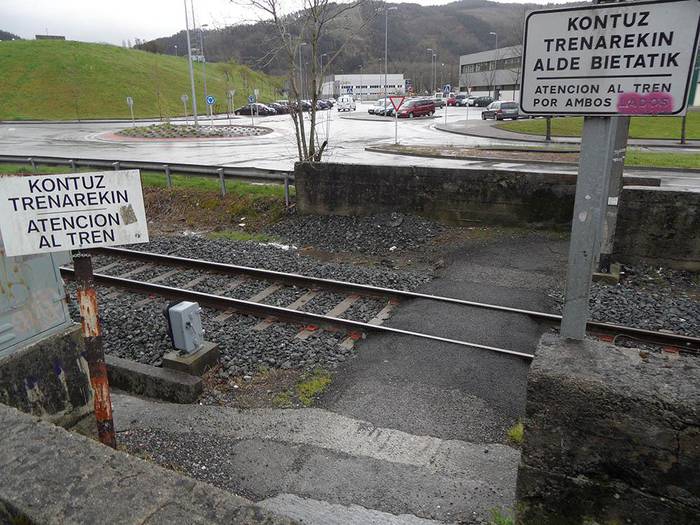 Tren zerbitzu bereziak gauez eta Donostia Egunez, hiriburura joateko