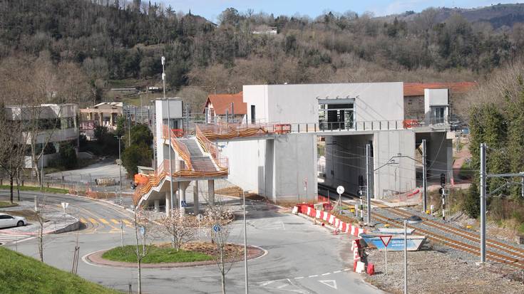 Asfaltatze lanak datozen hiru egunotan, tren-geltokiaren inguruan