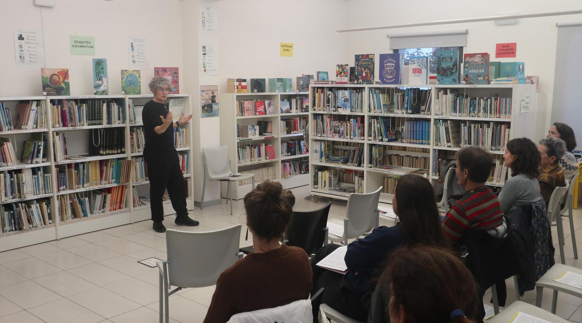 Ixabel Agirresarobekin ospatu dute Liburutegien Eguna