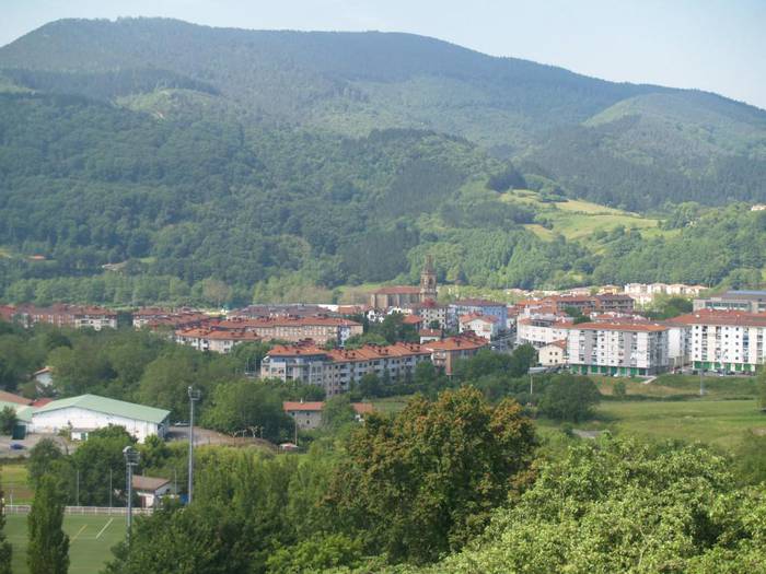 Alderdi soziolinguistikoa soilik ez, udalerri euskaldunen bilakaera sozioekonomikoa ere aztertu dute