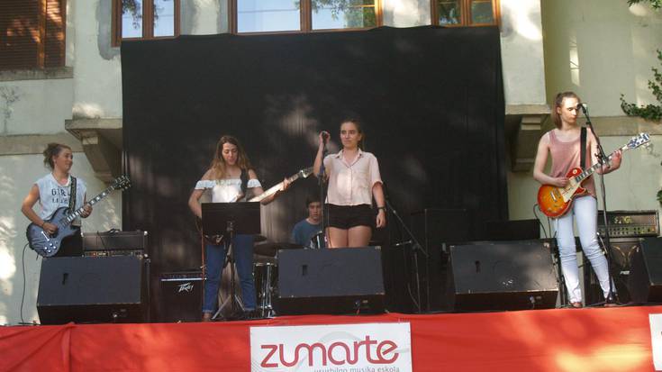 Oporretara joan aurretik, Zumartekoen ikasturte amaierako kontzertuak ostiraletik aurrera
