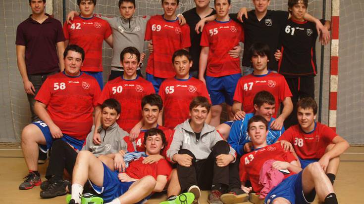 Euskal Ligan, kadete eta jubenil mutilen eskubaloi taldeak