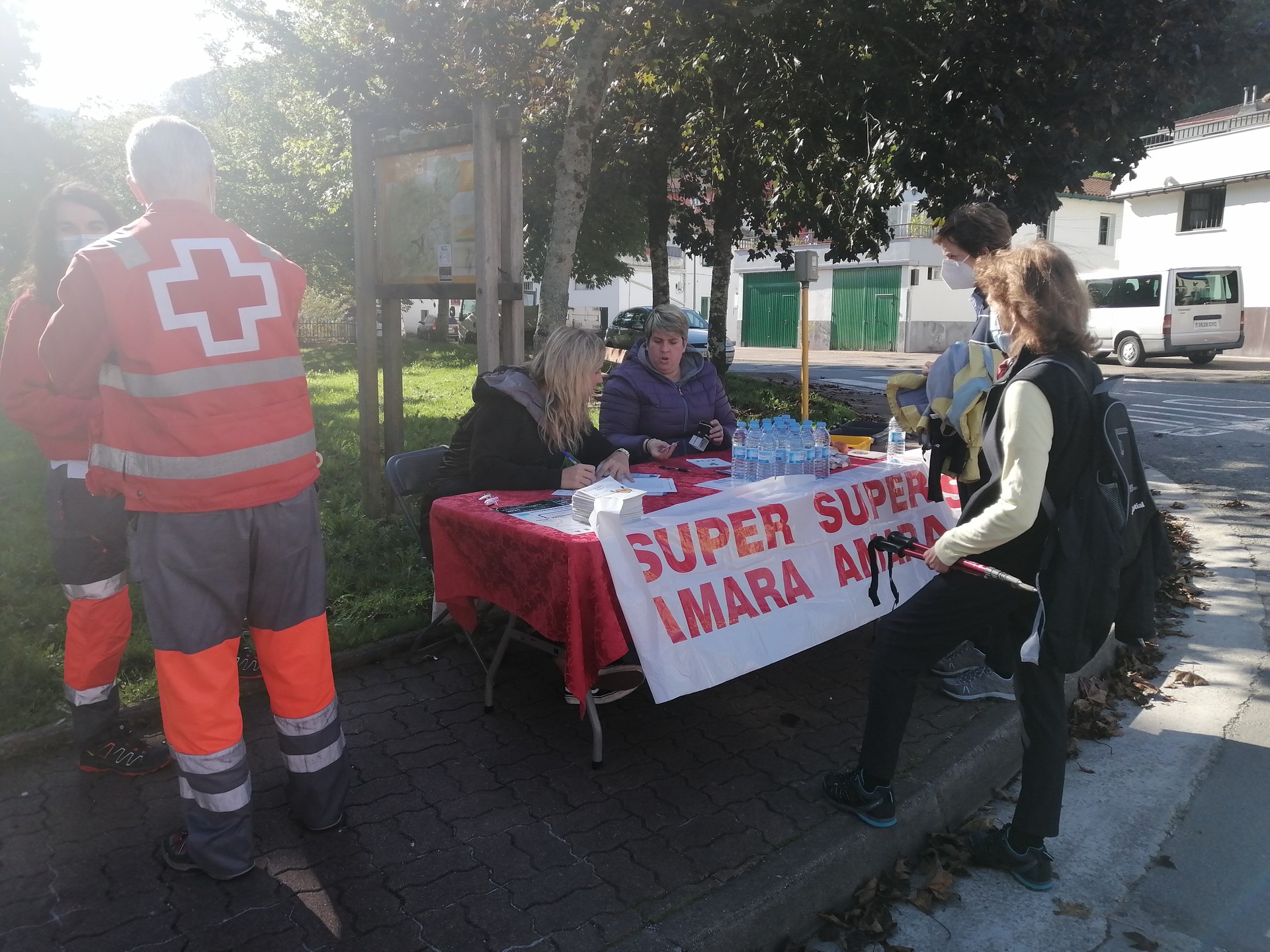 Eskualdea paseoan barrutik ezagutzeko aukera