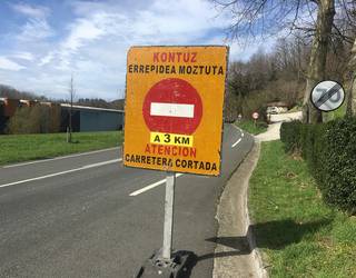 N634 errepidea itxita gaurtik Aginaga eta Orio artean