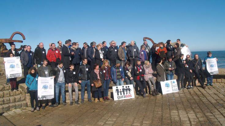 GuraSOSek laguntzaileak behar ditu, igandeko manifestaziorako