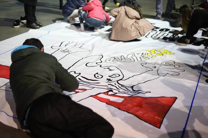 Gazte Asteburuan burubelarri sartu dira Aztarrikako kideak mural margoketarekin