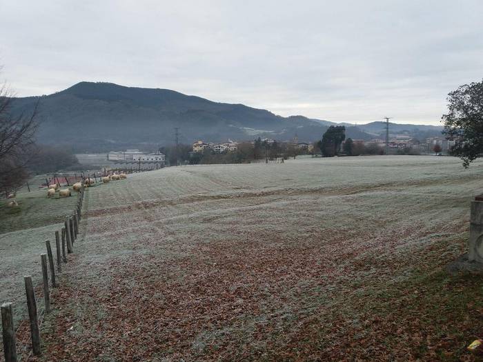 Hotzetik euritara orain eta abisu horian berriz