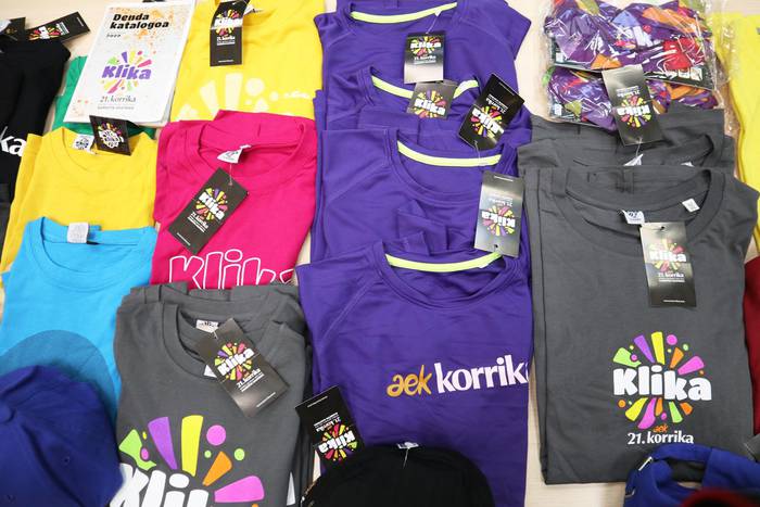 Materiala erosiz edo laguntzaile eginez, hamaika bide 21. Korrika babesteko