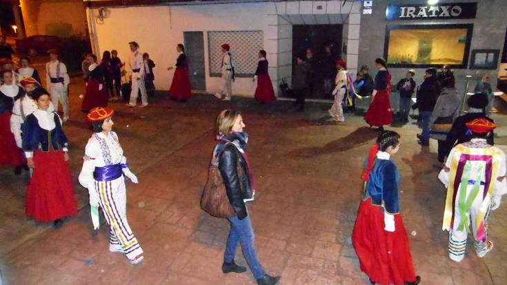 Autobus zerbitzua igandean, Urdiñarbeko maskaradetara