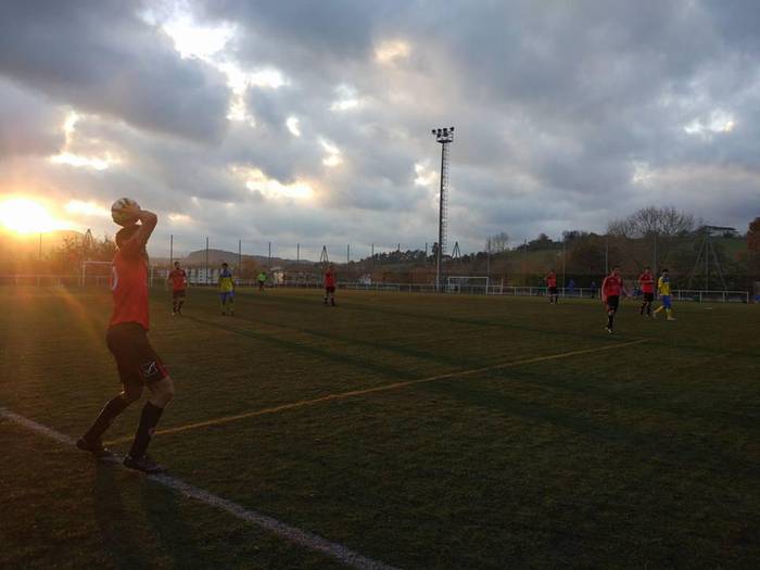 Futbola, pilota eta eskubaloia, asteburuko kirol agendan