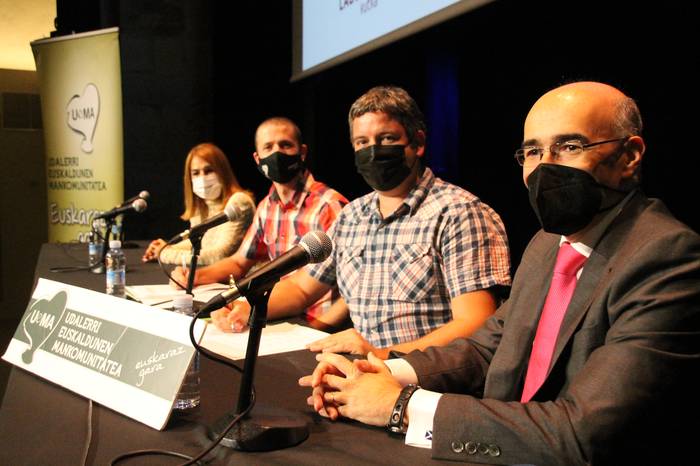 Euskara lehenesteko konpromisoa erdietsi dute herriko bi finantza erakundeek, Udalak eta UEMA-k