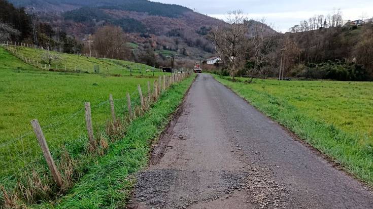 Zuloak estaltzen, erriberako bidean