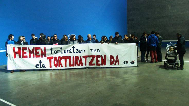 "Herri honetan torturatu egin da eta torturatzen jarraitzen da. Ezin dugu onartu"