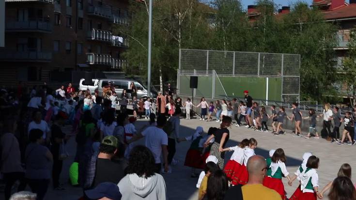 3. Dantzari Txiki Egunean, arratsaldea dantzaz lepo