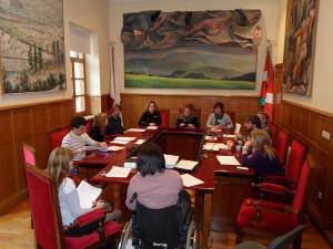 Euskal kutxen eta erregearen abdikazioaren inguruko mozio bana, gaurko osoko bilkurako gai zerrendan