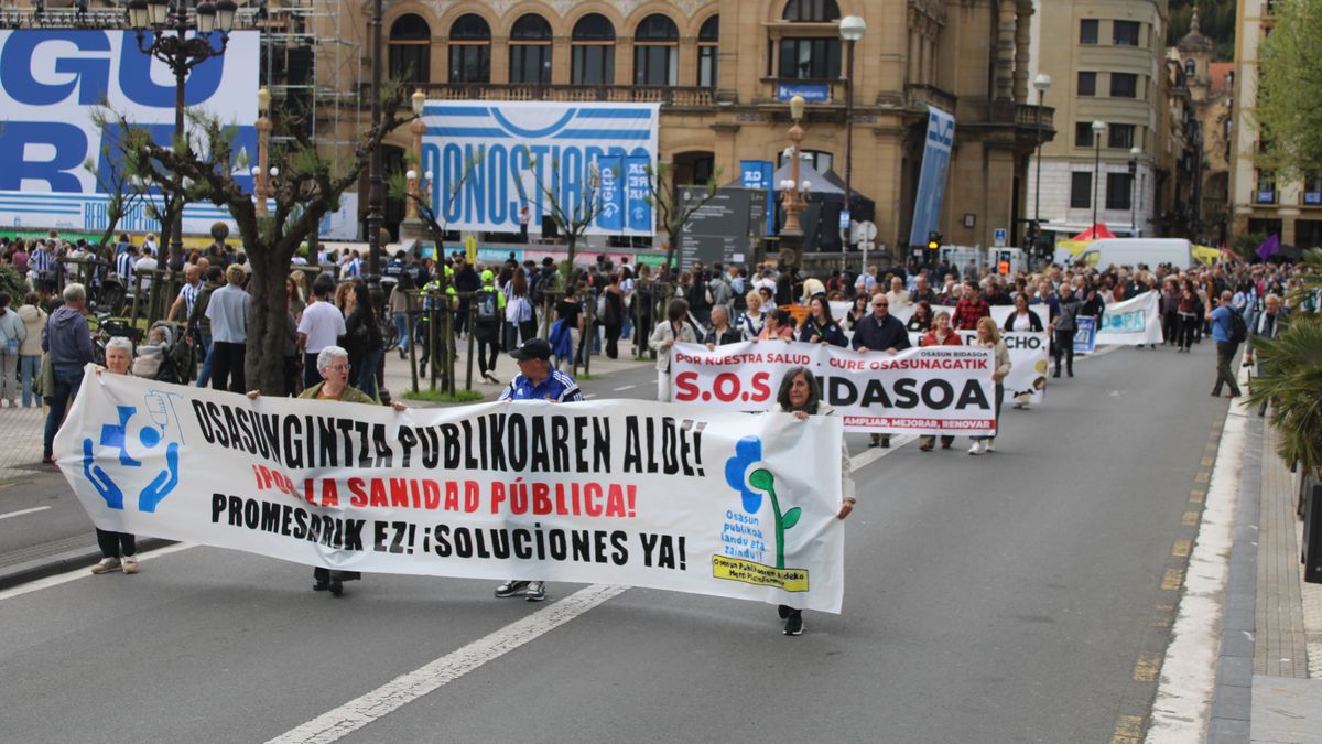 Osakidetza defendatu eta indartzeko elkartu dira herri plataformak Donostian