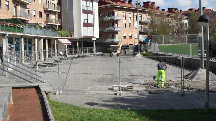 Artzabalgo plazako zoladura konpontzeko lanak abiatu dituzte