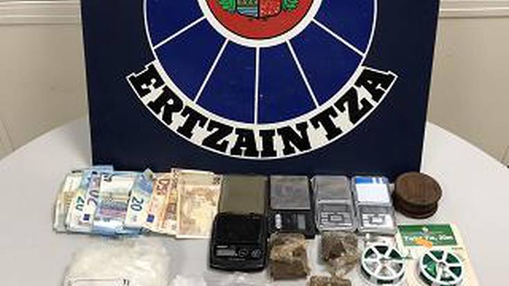 Tabernari bat atxilotu dute droga trafikoagatik