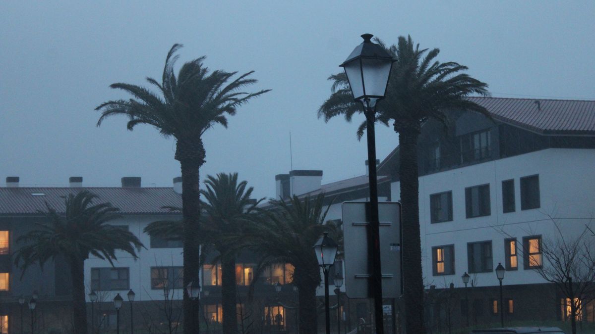 Abisu horian larunbat eguerdira arte, euriagatik eta haizeagatik