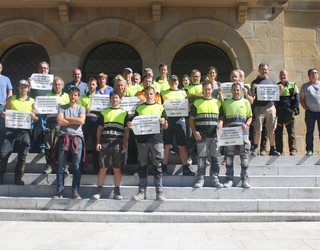 Urriaren 8ko greba egunaren atariko mobilizazioa egin dute udal langileek