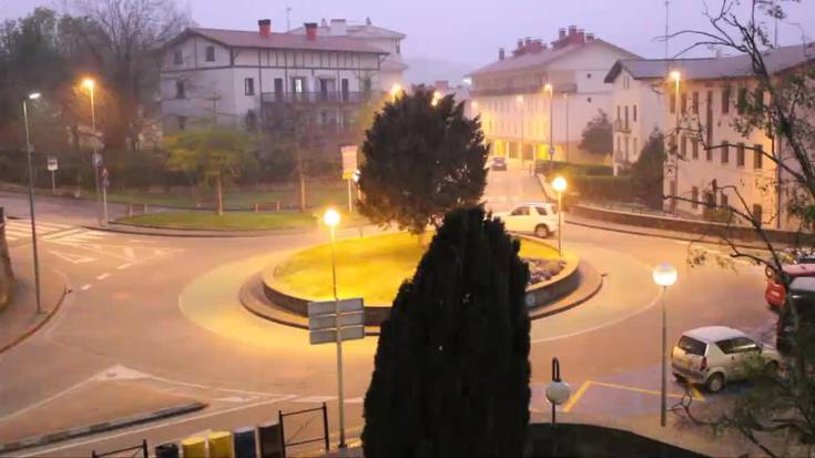 Ekaitz giroa nabari da jada errepide eta kaleetan