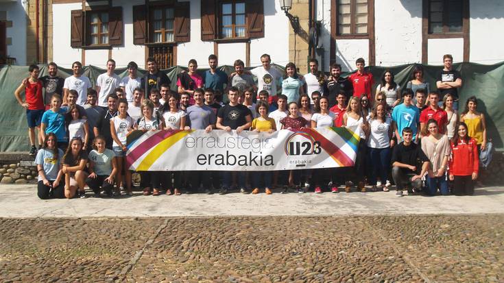 Gazteak ere, erraustegiari buruzko herri galdeketan hitza hartzeko gogoz