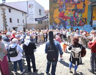 Euskal abestiez blaitu dute herria