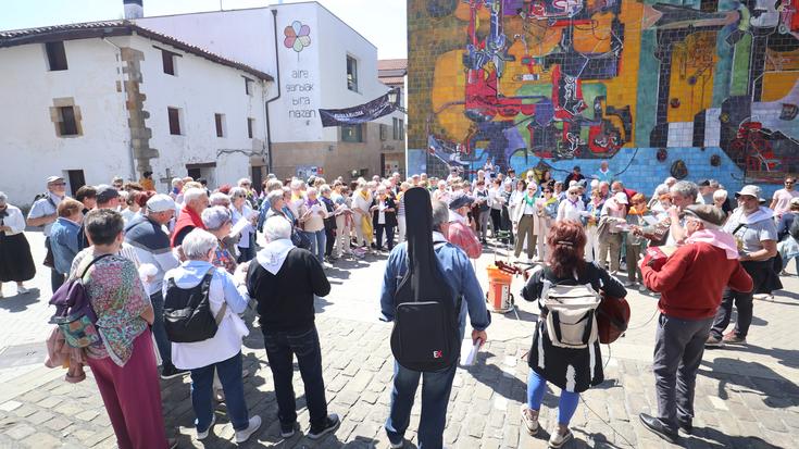 Gaur ekingo diote Euskal Herria Kantuz Eguneko prestaketei