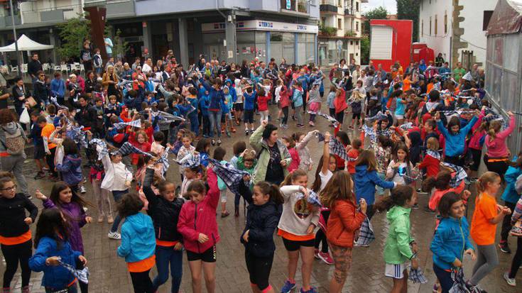 Eguraldiak planak aldarazi arren, abian da txikien festa handia