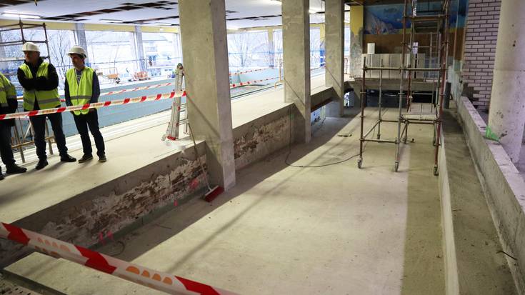 Kiroldegiko igerilekua, sakoneko berritze lan betean