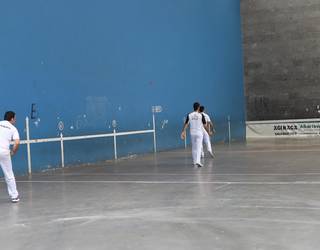 Bi pilota partida aste honetako karteleran