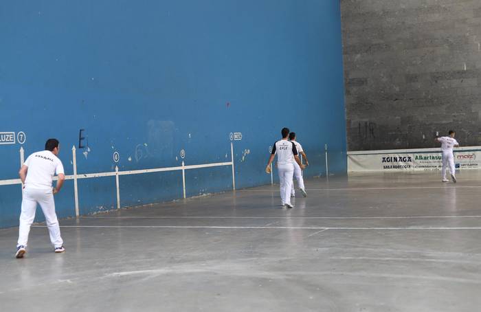 Bi pilota partida aste honetako karteleran