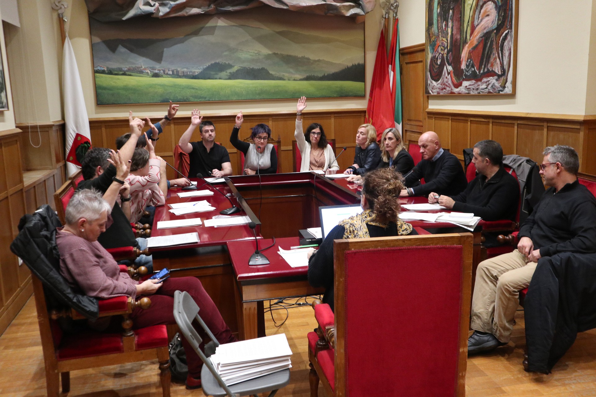 Probaldi fasean den erraustegiaren aurrean mozio urgentea onartu du Udalak EHBilduren babesarekin, EAJ eta PSE aurka agertu dira