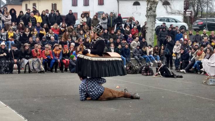 Igandeko Maskarada Eguneko bazkarirako txartelak salgai
