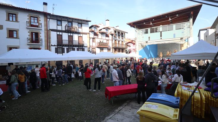 Hainbat ikastaro ate joka